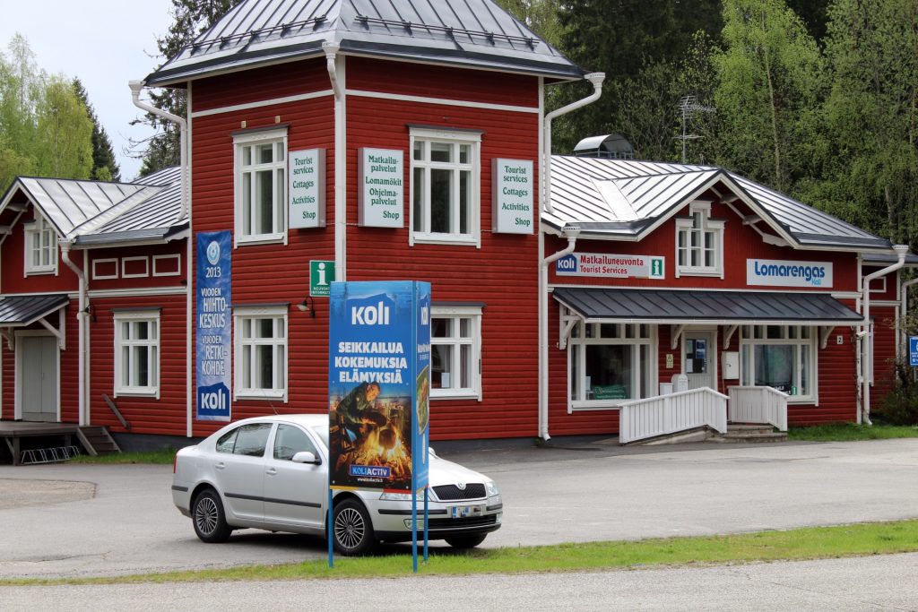 Kolin kesksutasta. Kolin keskustasta löytyy matkailuinfo, päivittäistavarakauppa, hieroja ja ravintoloita.